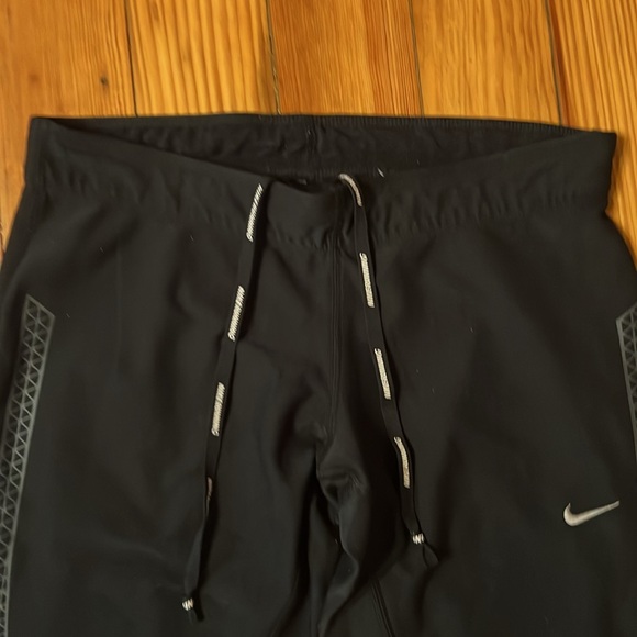 Nike Black Leggings with Gray Details - Picture 4 of 4